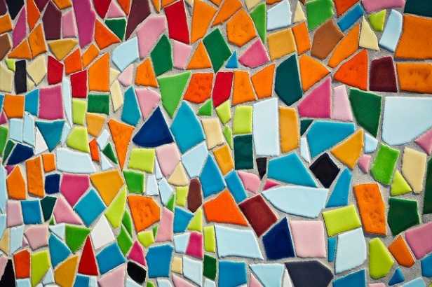 Design-Mosaikfliesen in verschiedenen Farben und Formen